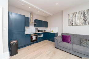 CENTRAL LOCATION *Four Bedroom Apartment * Sleep 14 *Roof Terrace